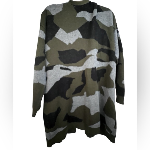 Camouflage Open-Front Women Sweater - Picture 2 of 8